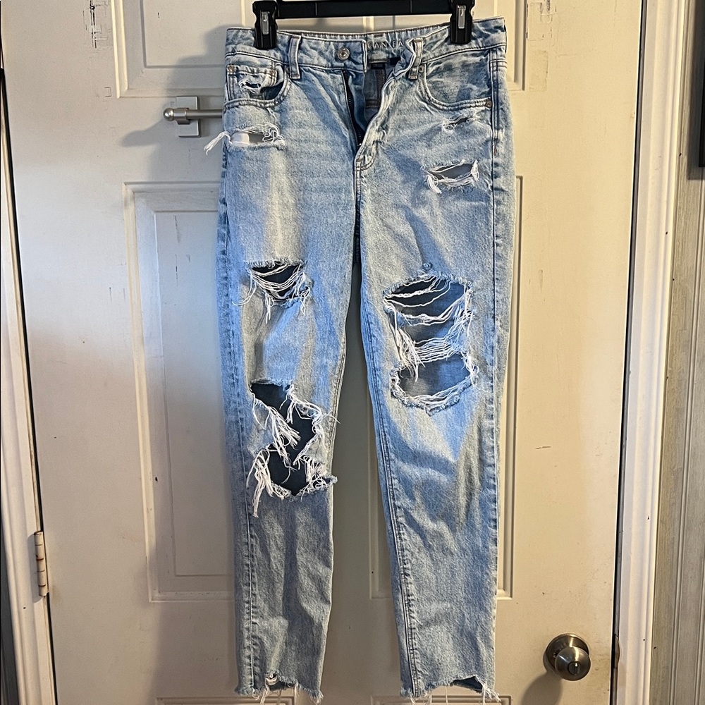 Women’s American Eagle Mom Jean size 4